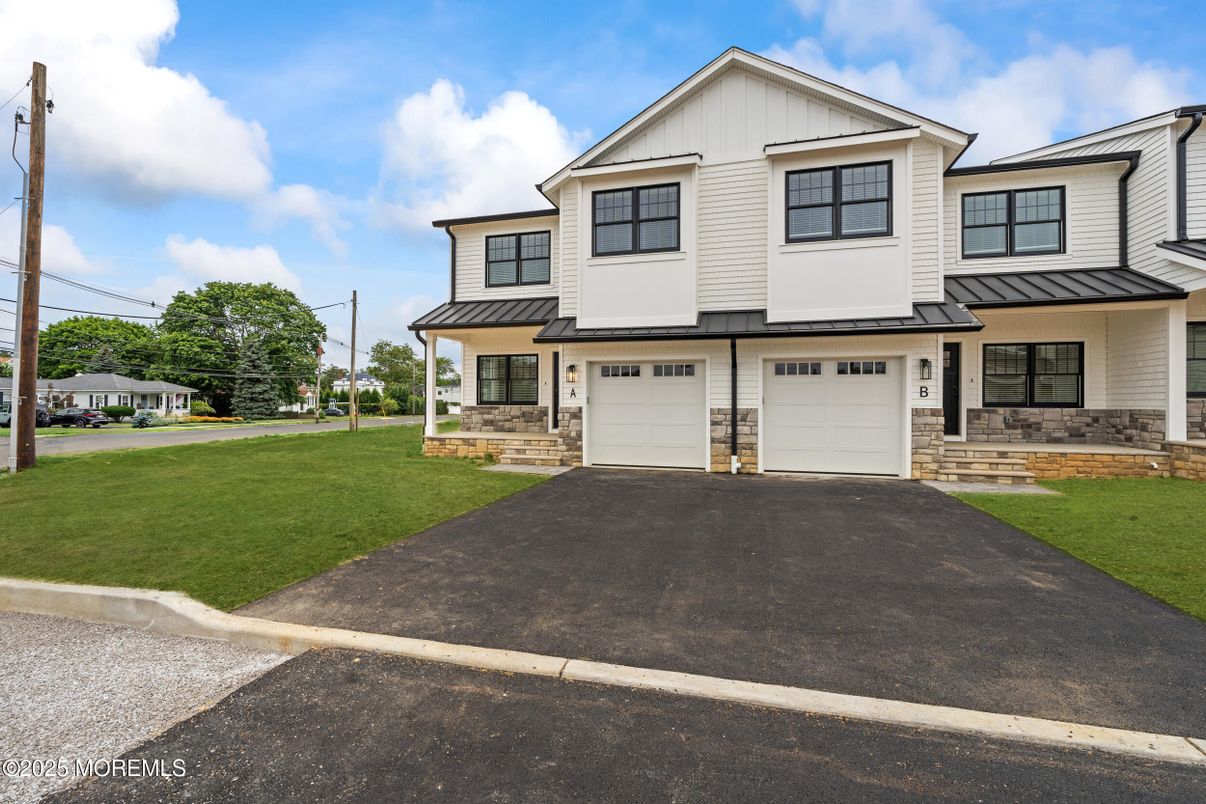 Attached, Exterior, Facade, Farmhouse