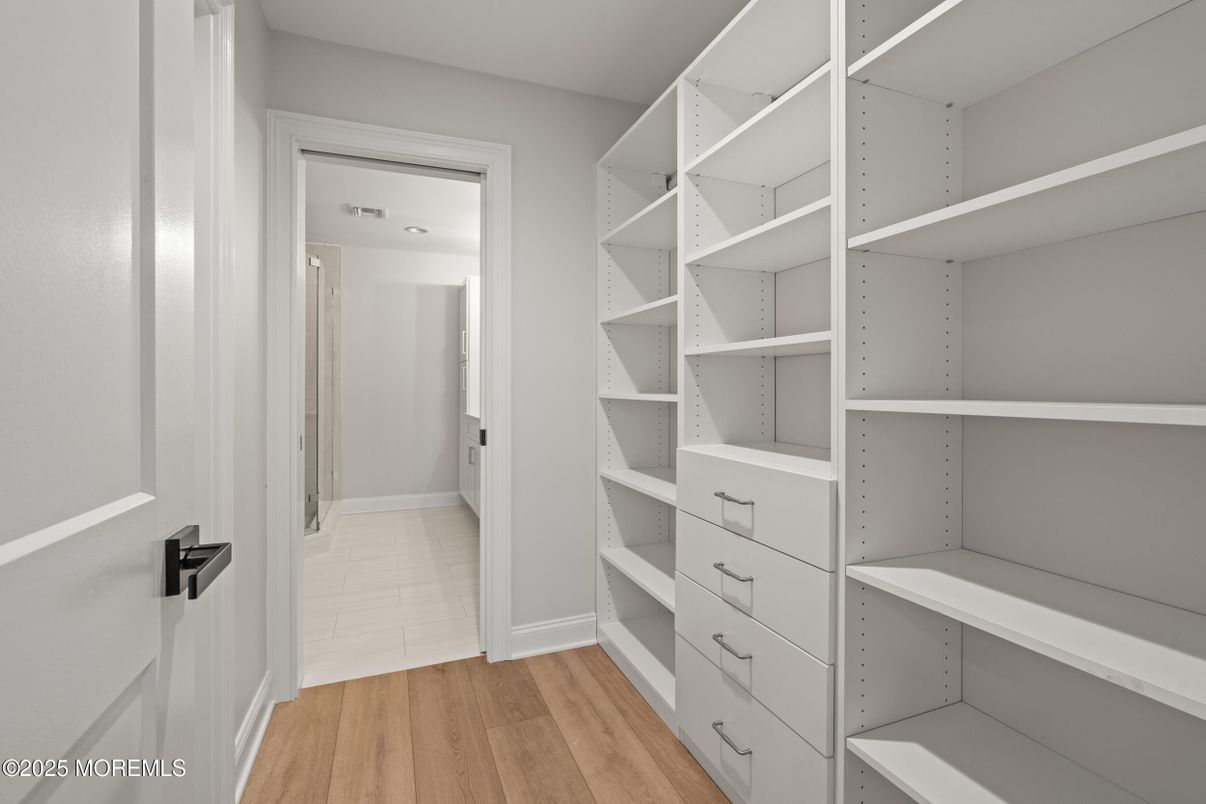Interior, Walk-in Closets, Wood Texture Flooring