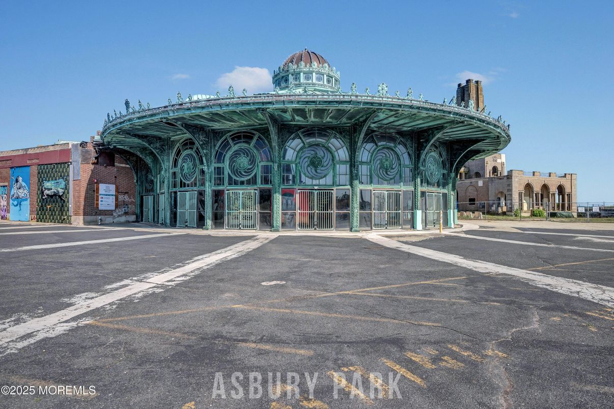 Exterior, Facade, None