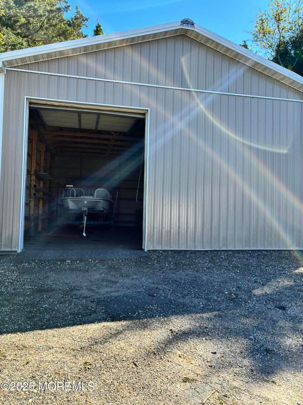 Detached Garage, Exterior