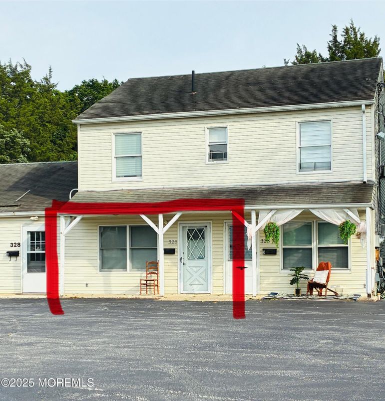 Attached, Exterior, Facade, Cape Cod