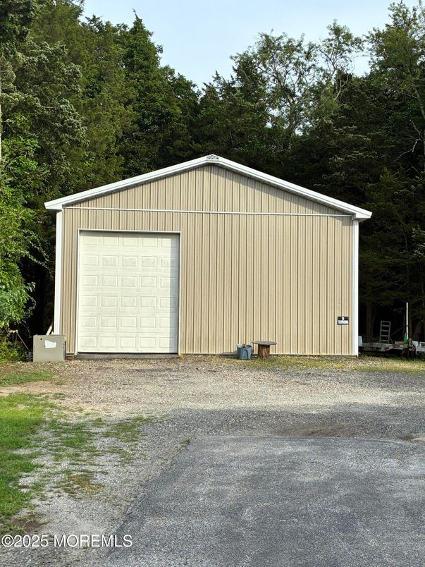 Detached Garage, Exterior