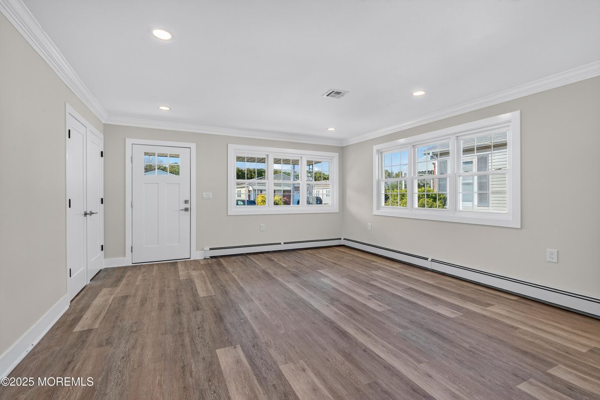 Empty room, Interior, Recessed Lighting, Wood Texture Flooring