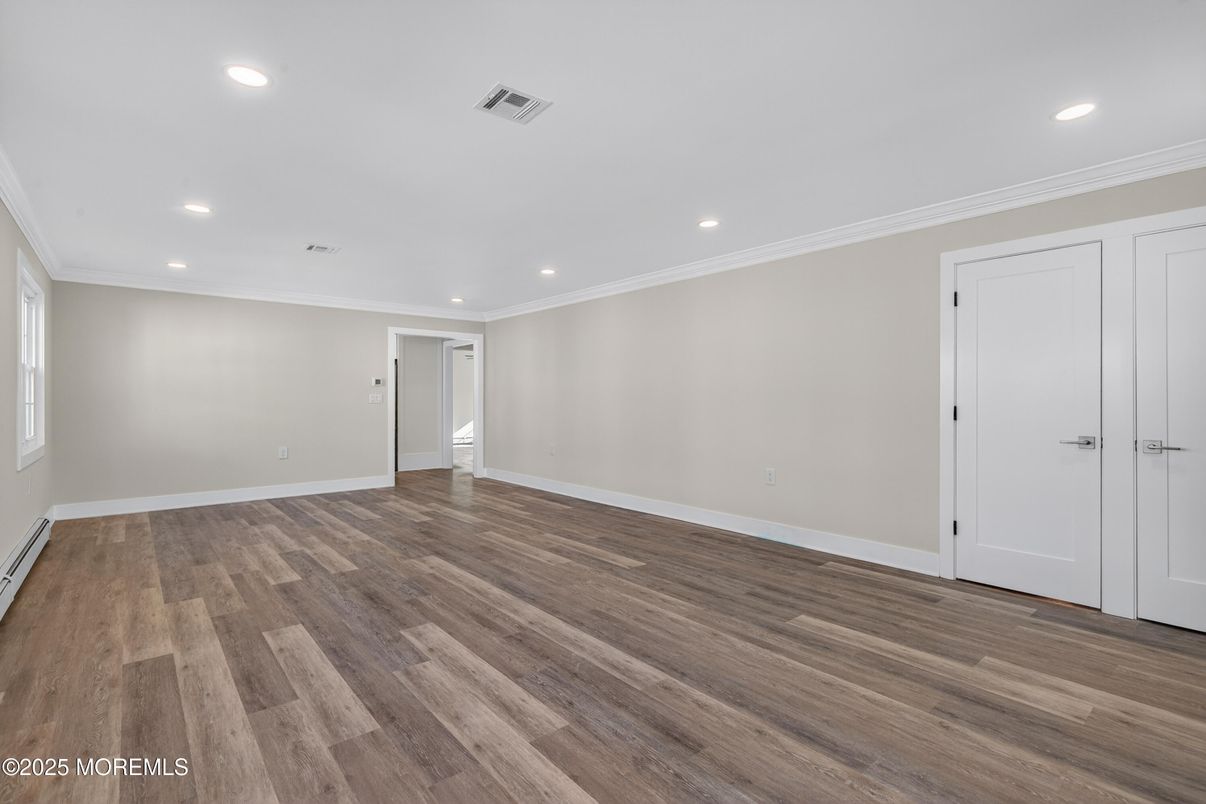 Empty room, Interior, Recessed Lighting, Wood Texture Flooring