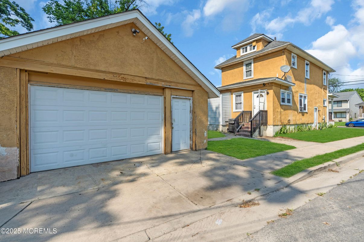 Detached Garage, Exterior