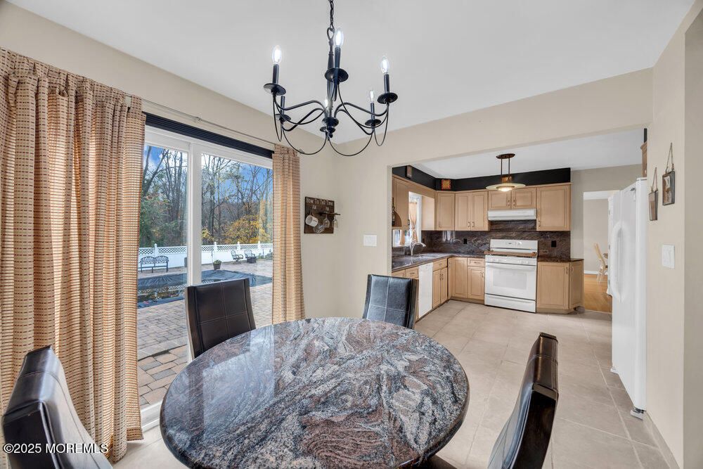 Chandelier, Dining room, Interior, Kitchen, Pendant Lights