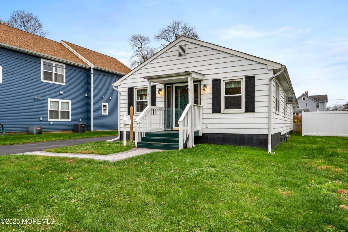 Backyard, Exterior, Facade, Cape Cod