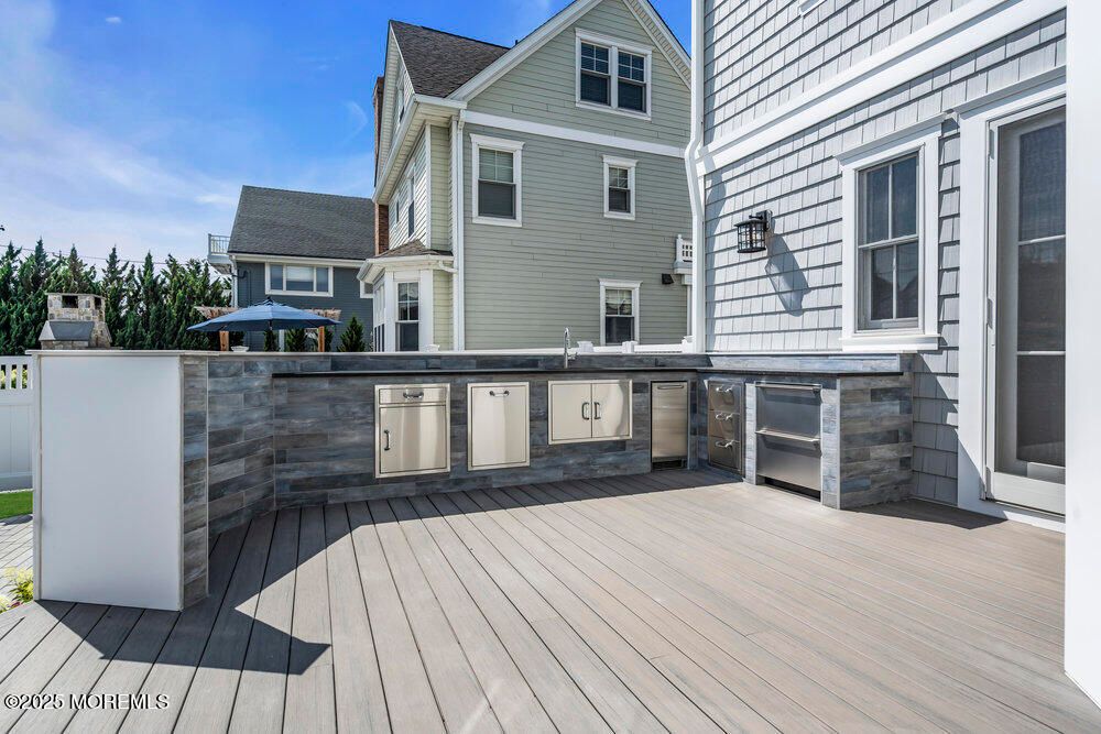 Exterior, Outdoor Kitchen