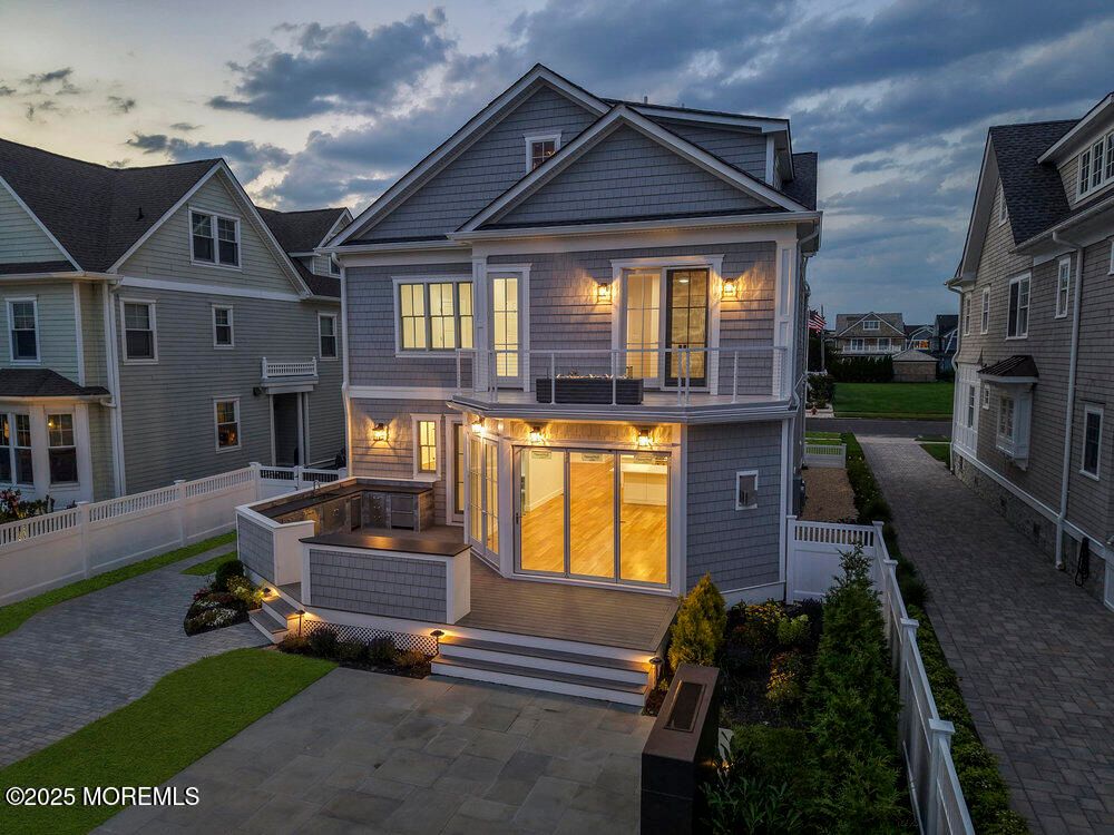 Exterior, Facade, Queen Anne Victorian