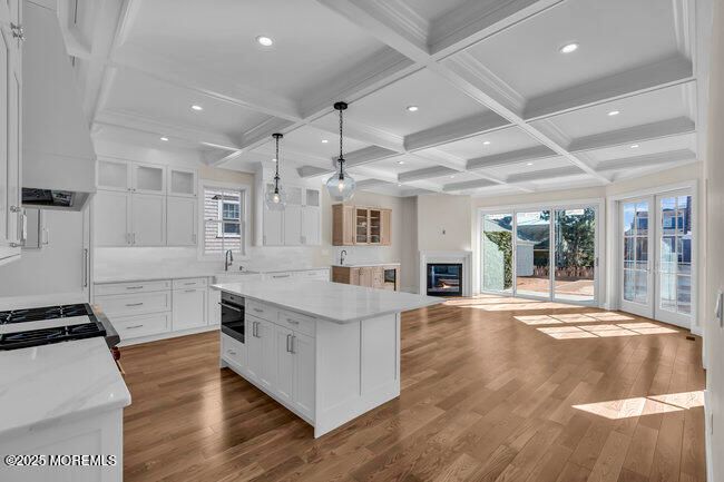 Fireplace, Interior, Kitchen, Pendant Lights, Recessed Lighting, Wood Texture Flooring