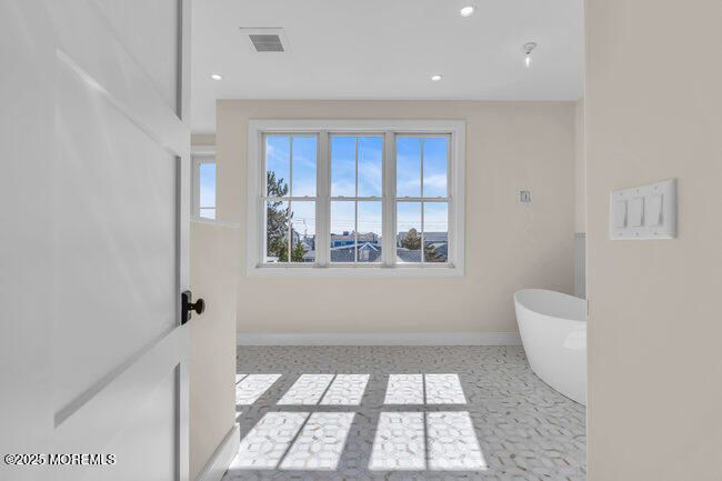 Bathroom, Free Standing Baths, Interior, Recessed Lighting, Water