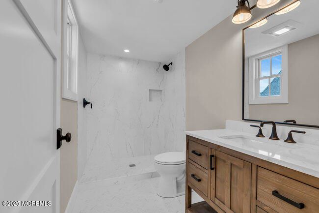 Bathroom, Interior, Marble, Marble Walls, Recessed Lighting