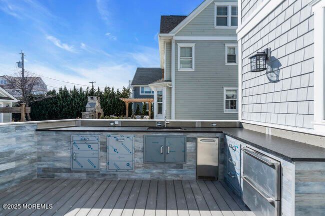 Exterior, Outdoor Kitchen