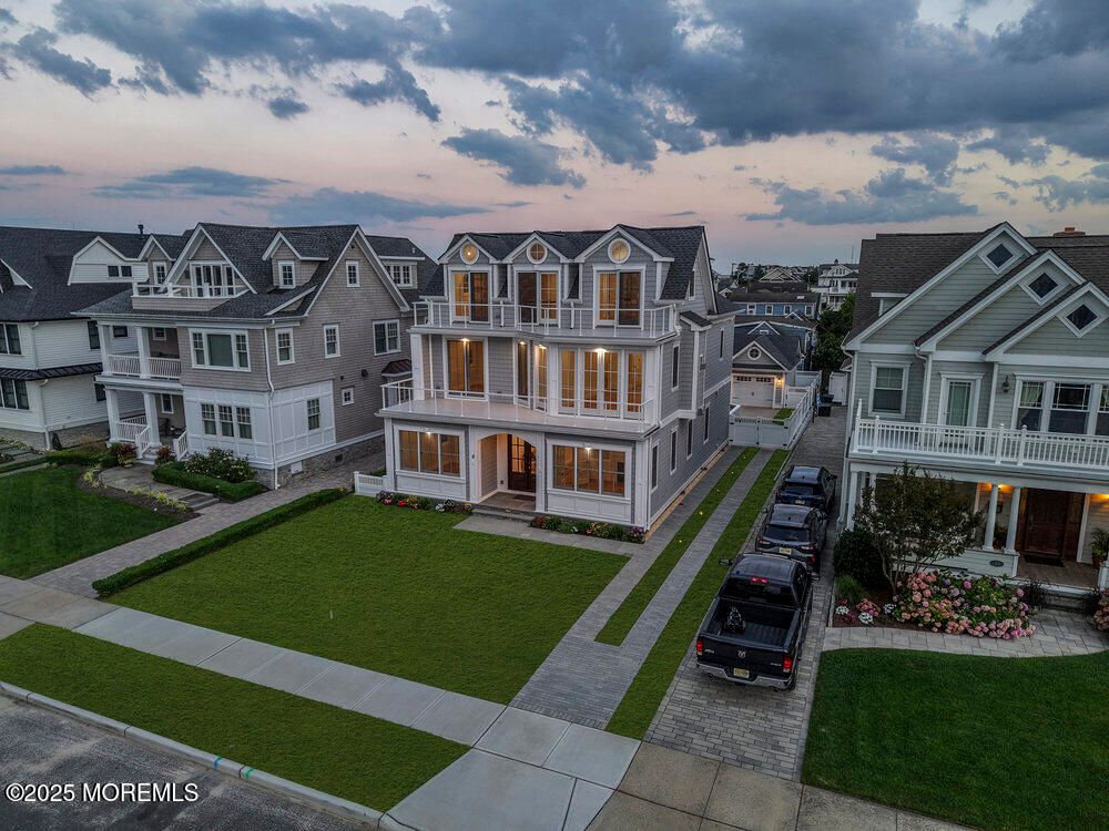Exterior, Facade, Queen Anne Victorian