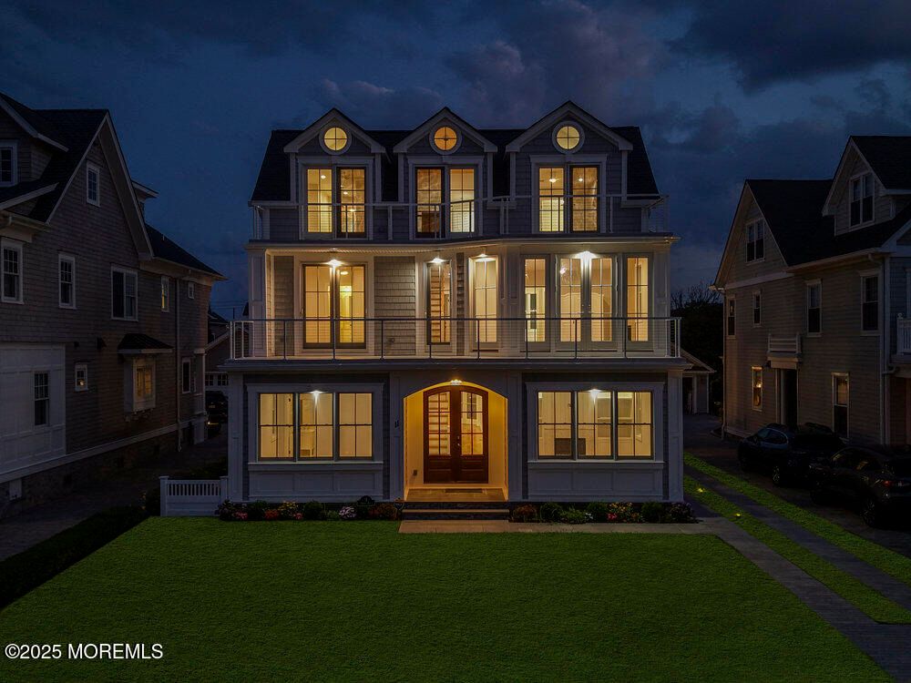 Exterior, Facade, Queen Anne Victorian