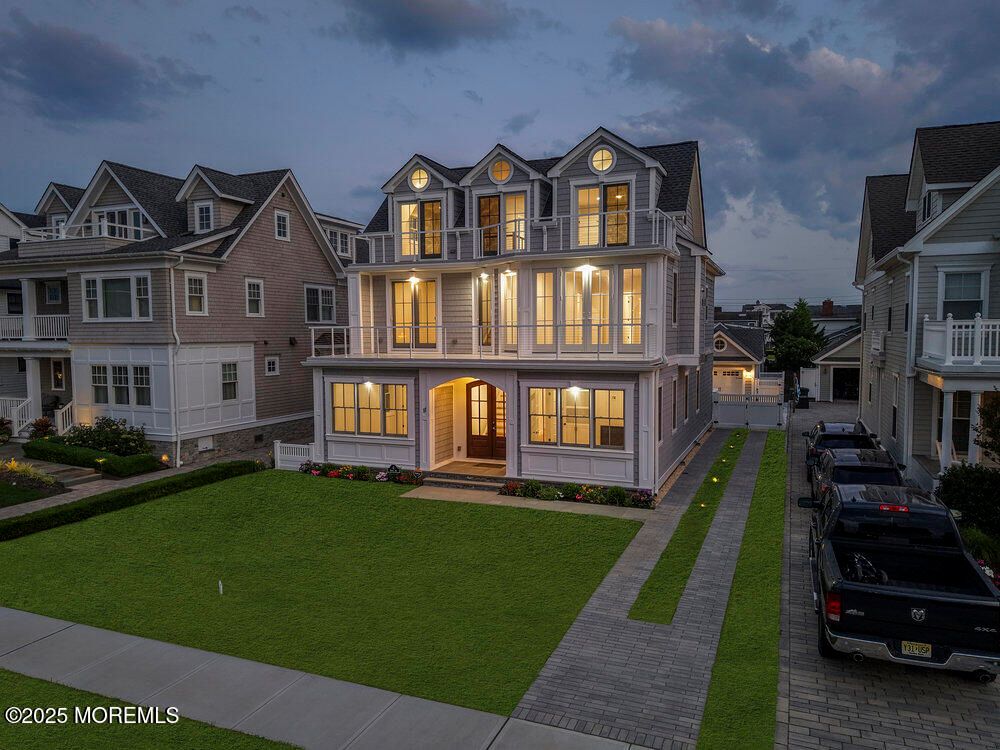 Exterior, Facade, Queen Anne Victorian