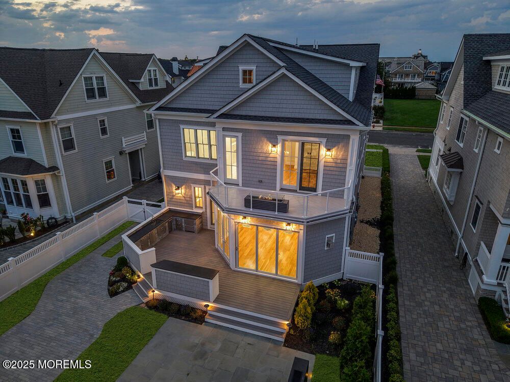 Exterior, Facade, Queen Anne Victorian