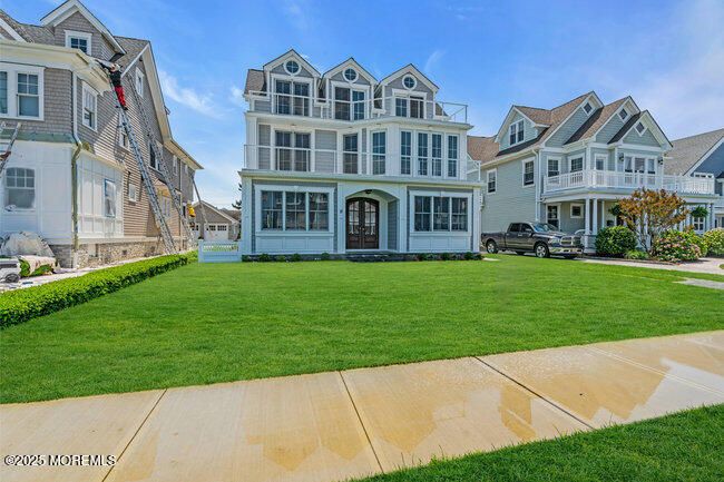 Exterior, Facade, Queen Anne Victorian