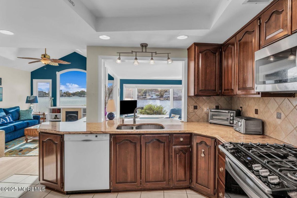 Interior, Kitchen, Living room, Recessed Lighting, Stainless Steel Appliances, Water