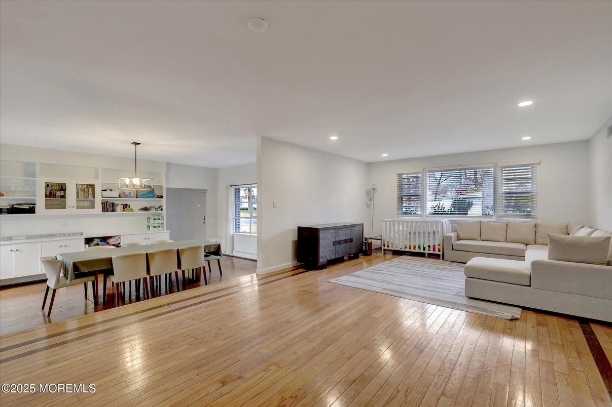 Dining room, Interior, Living room, Pendant Lights, Recessed Lighting, Wood Texture Flooring