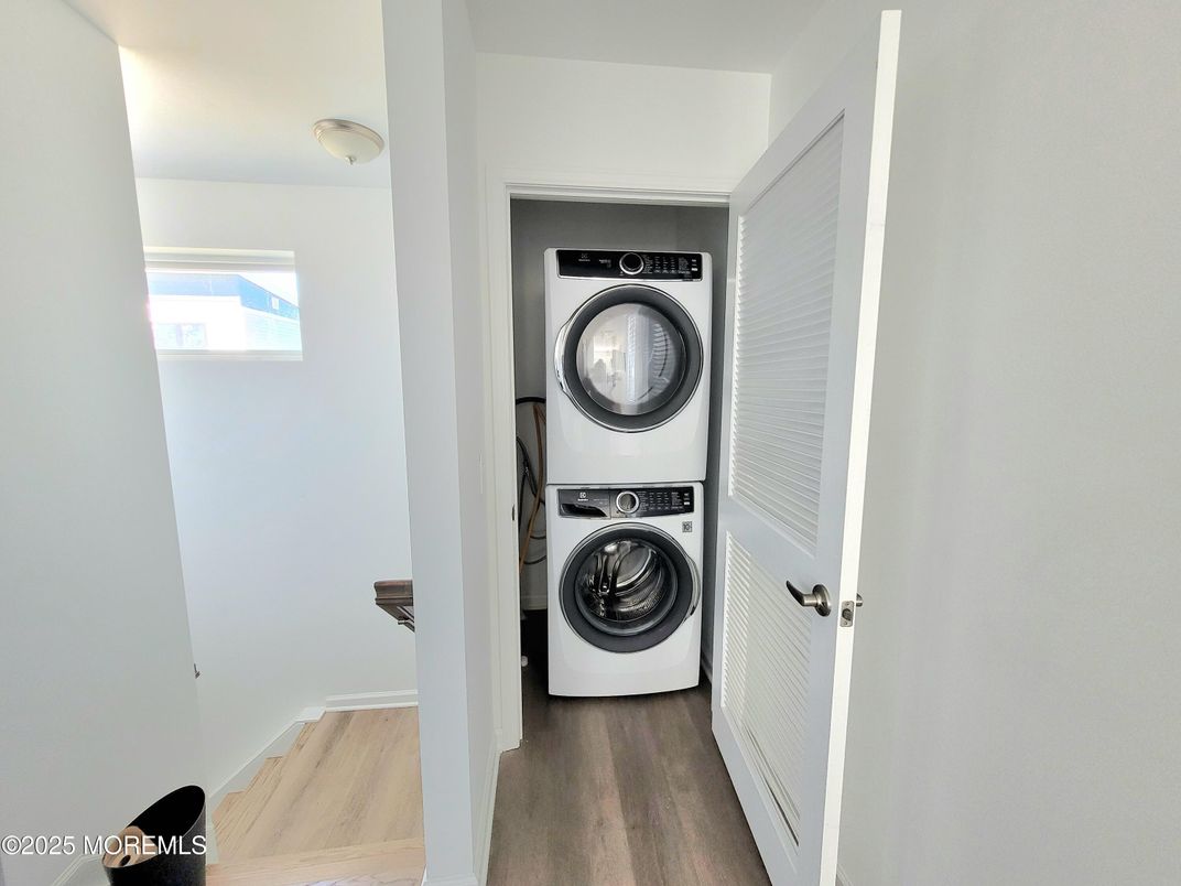 Interior, Utility Closets, Washer, Wood Texture Flooring
