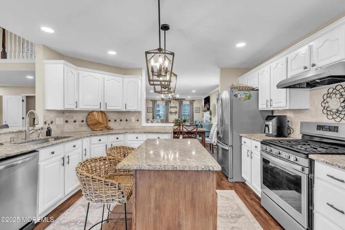 Dining room, Interior, Kitchen, Pendant Lights, Recessed Lighting, Stainless Steel Appliances, Wood Texture Flooring
