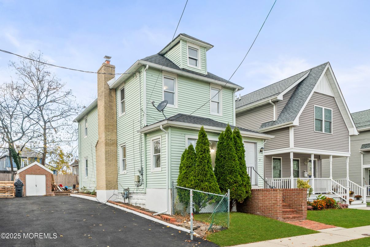 Detached Garage, Exterior, Facade, American Foursquare