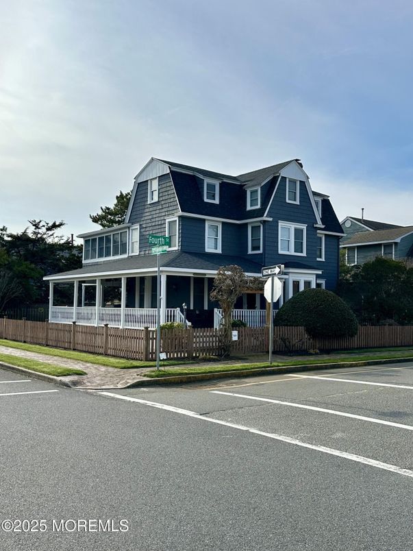 Exterior, Facade, Queen Anne Victorian