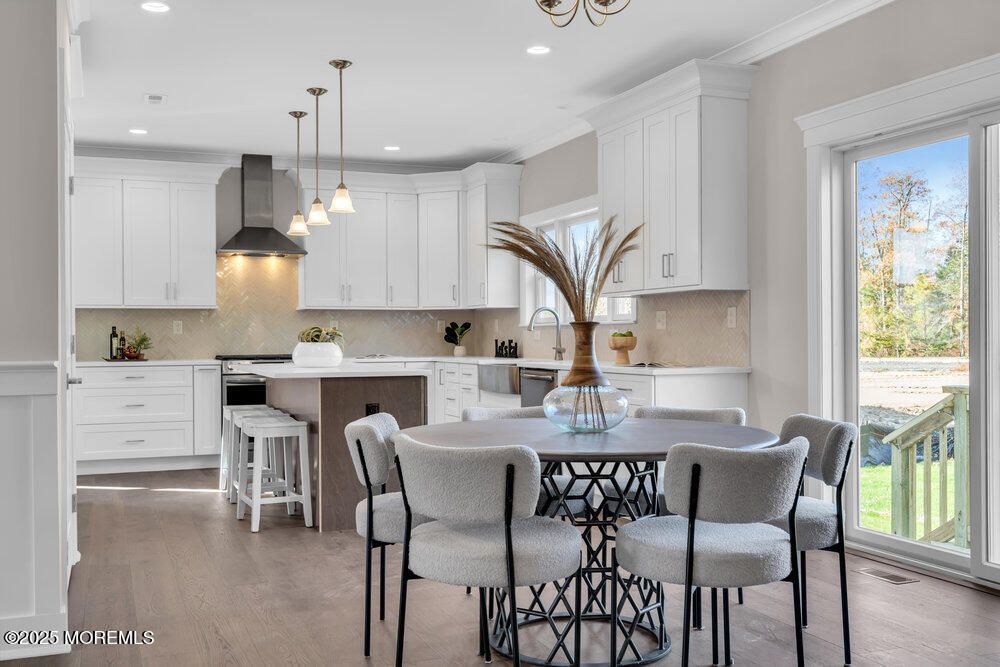 Dining room, Interior, Kitchen, Pendant Lights, Recessed Lighting, Wood Texture Flooring