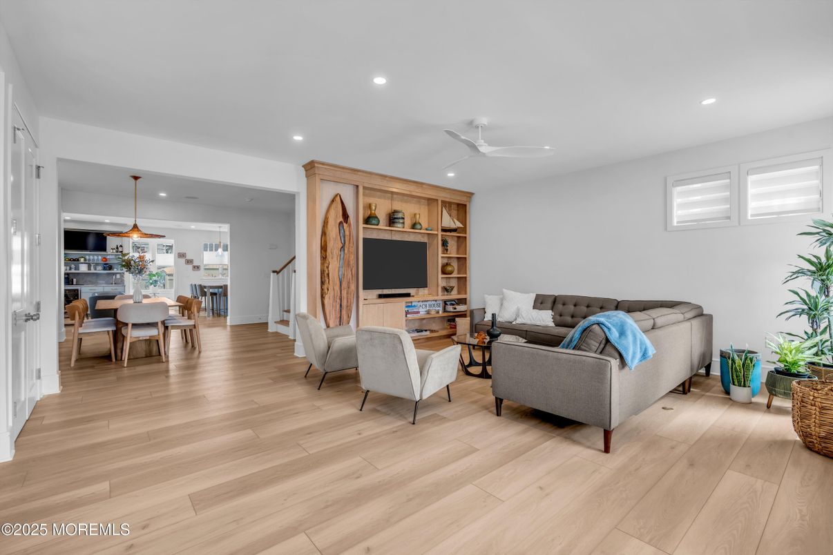 Dining room, Interior, Living room, Pendant Lights, Recessed Lighting, Wood Texture Flooring