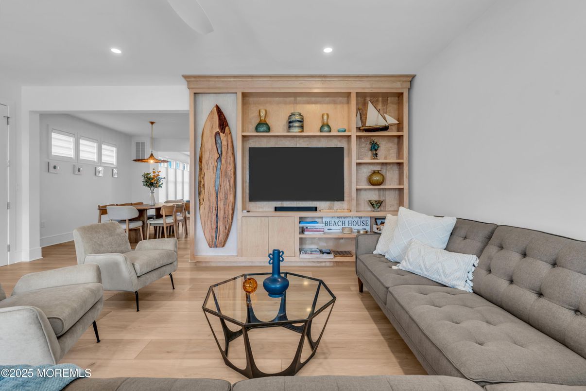Dining room, Interior, Living room, Pendant Lights, Recessed Lighting, Wood Texture Flooring