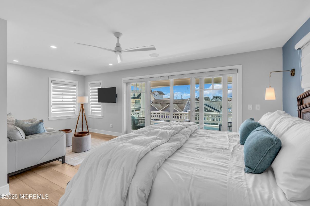 Bedroom, Interior, Recessed Lighting, Water, Wood Texture Flooring