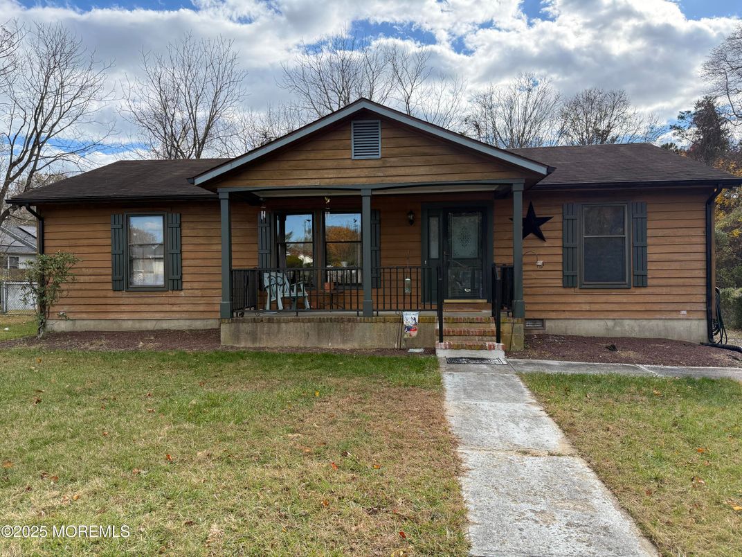 Exterior, Facade, Log Home