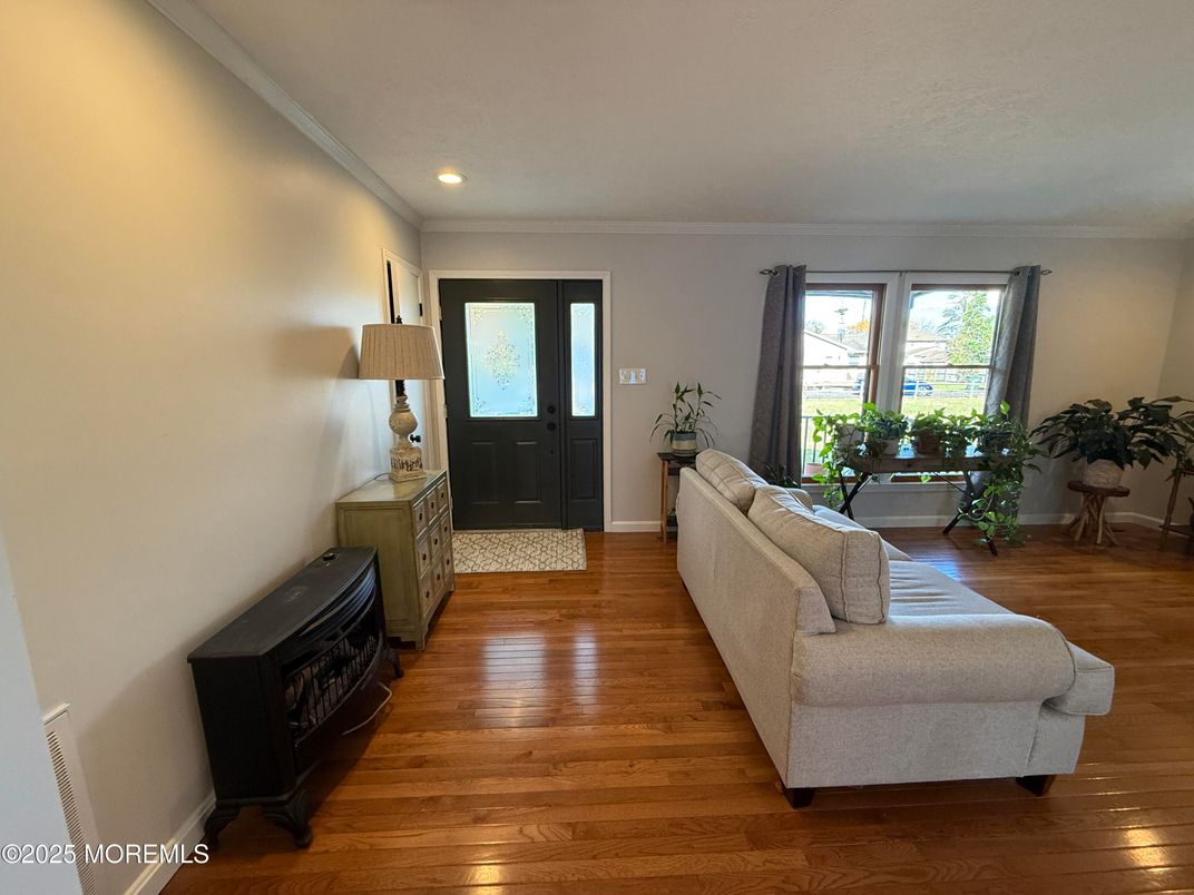 Interior, Recessed Lighting, Wood Texture Flooring