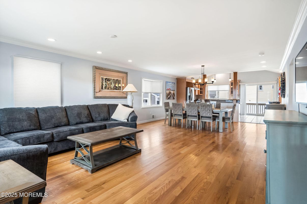 Chandelier, Dining room, Interior, Living room, Recessed Lighting, Wood Texture Flooring