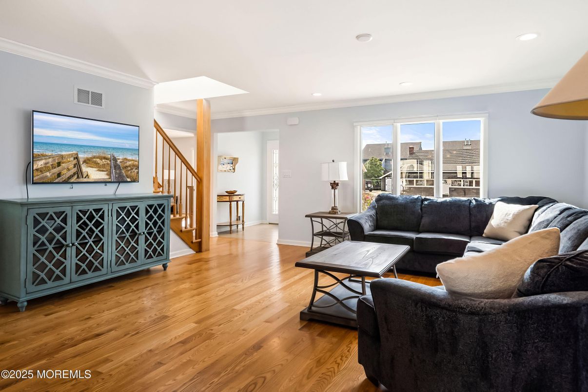 Interior, Living room, Recessed Lighting, Wood Texture Flooring