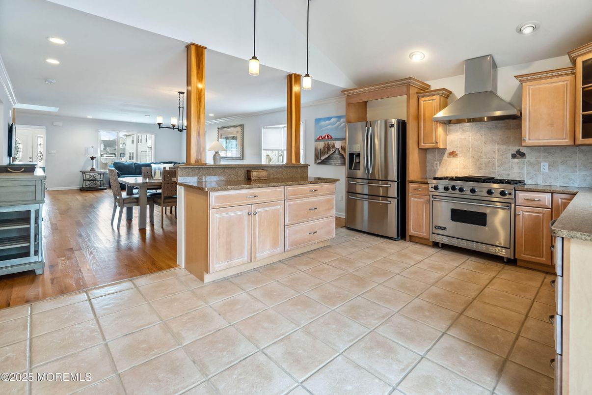 Dining room, Interior, Kitchen, Pendant Lights, Recessed Lighting, Stainless Steel Appliances, Wood Texture Flooring