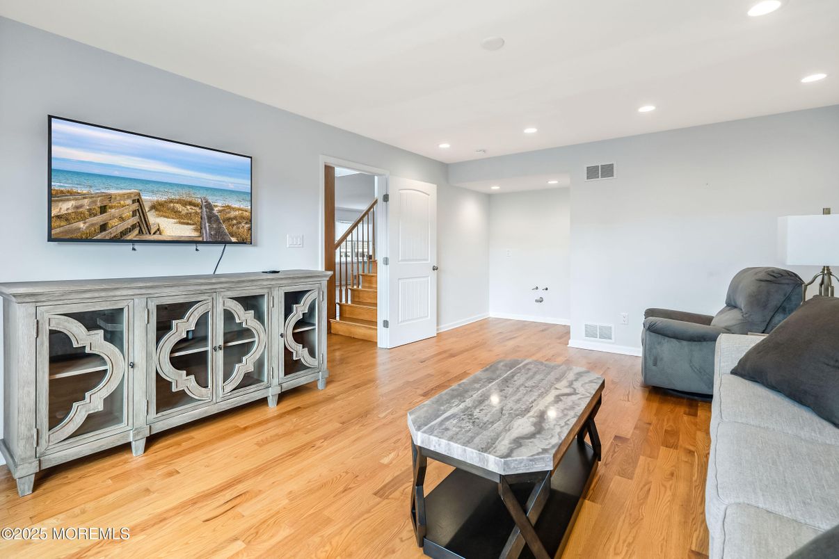 Interior, Recessed Lighting, Wood Texture Flooring