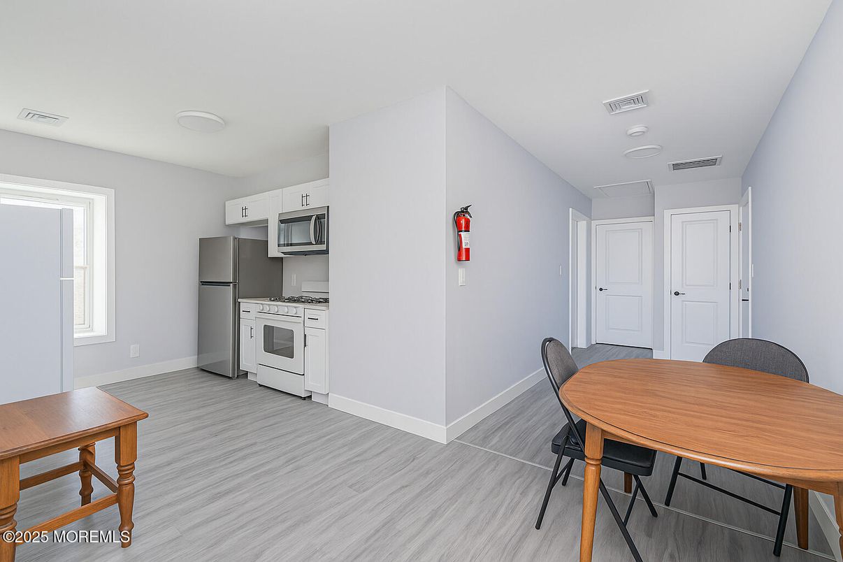 Dining room, Interior, Kitchen, Stainless Steel Appliances