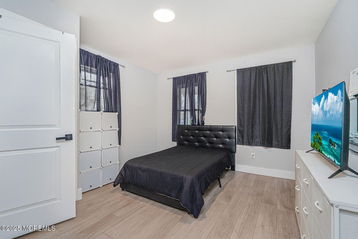 Bedroom, Interior, Recessed Lighting, Water, Wood Texture Flooring