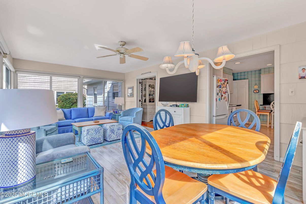 Dining room, Interior, Living room, Pendant Lights, Recessed Lighting, Wood Texture Flooring