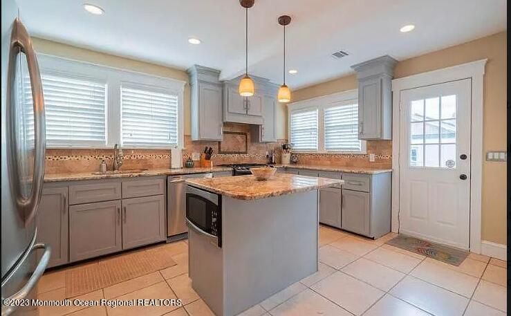Interior, Kitchen, Pendant Lights, Recessed Lighting, Stainless Steel Appliances