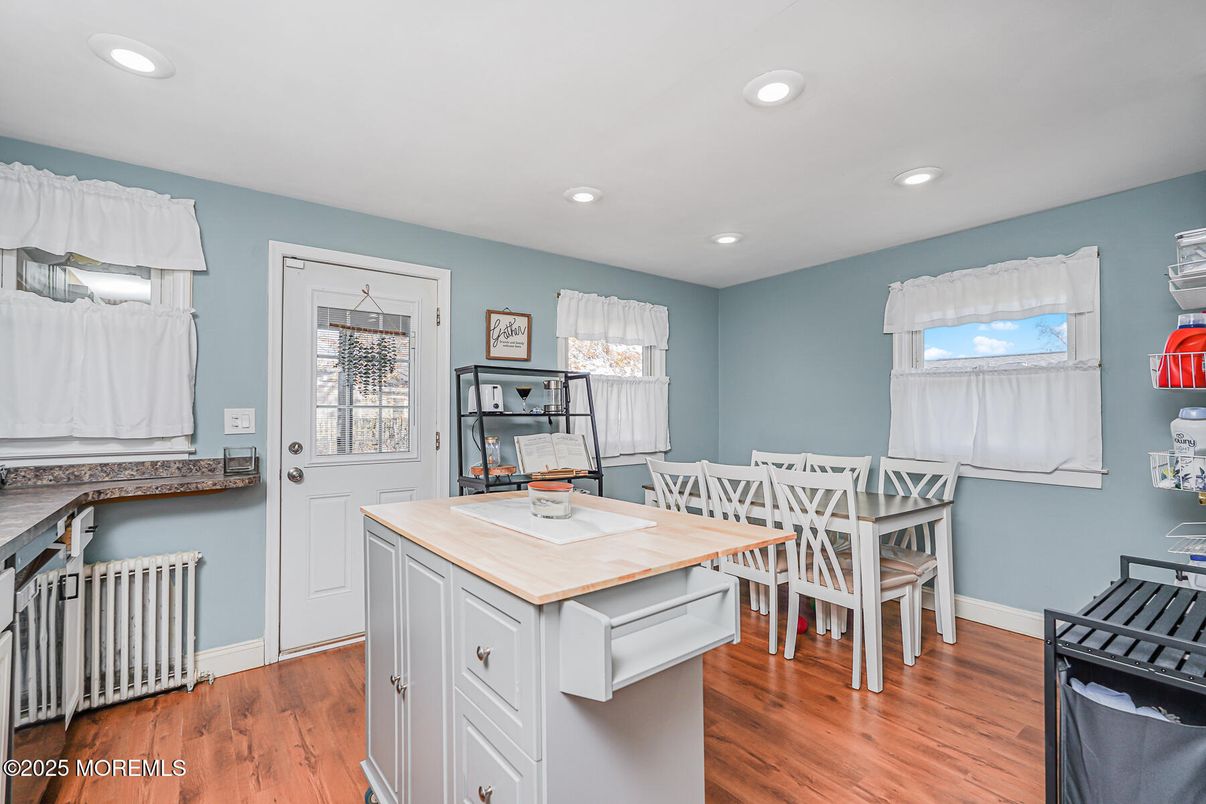 Dining room, Interior, Kitchen, Recessed Lighting, Wood Texture Flooring