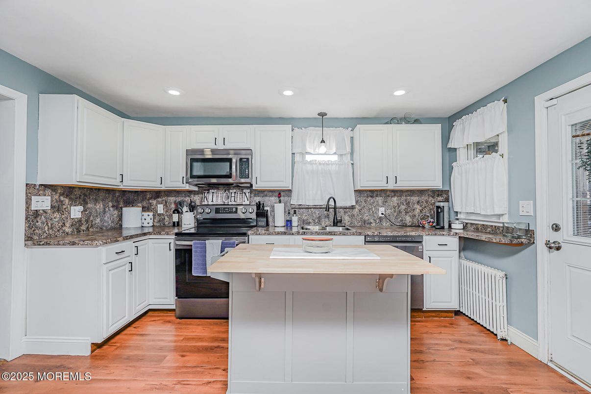 Interior, Kitchen, Pendant Lights, Recessed Lighting, Wood Texture Flooring