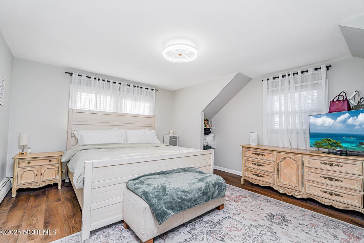 Bedroom, Interior, Water, Wood Texture Flooring