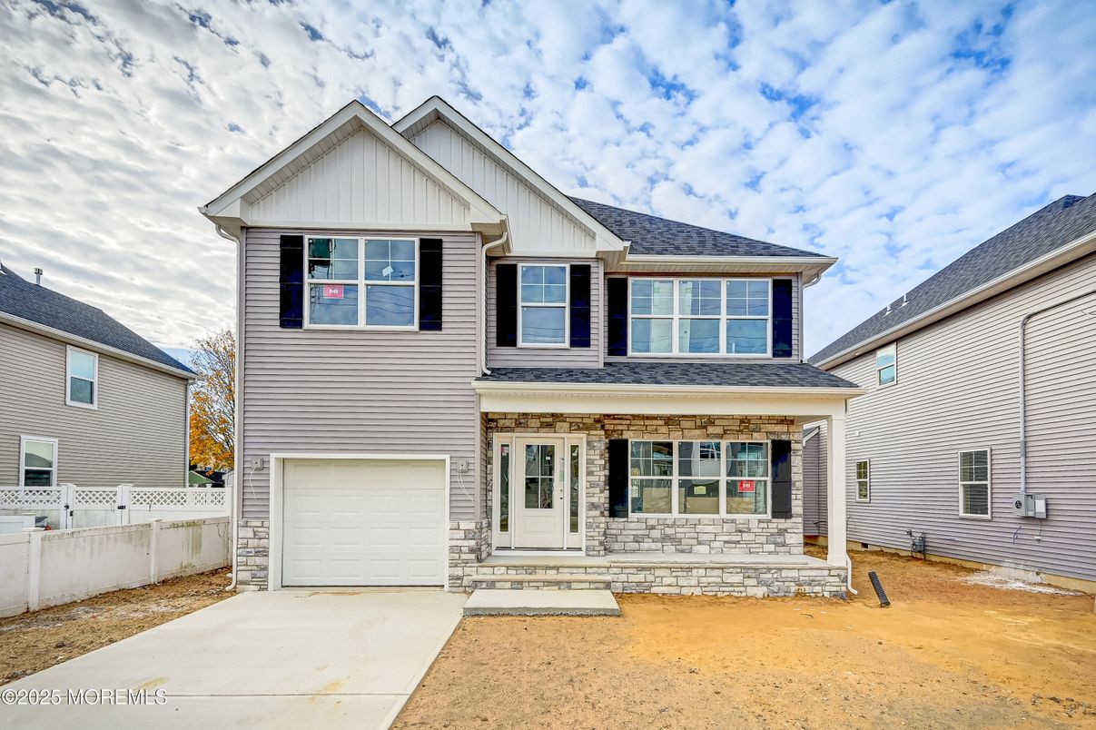 Attached, Exterior, Facade, Farmhouse