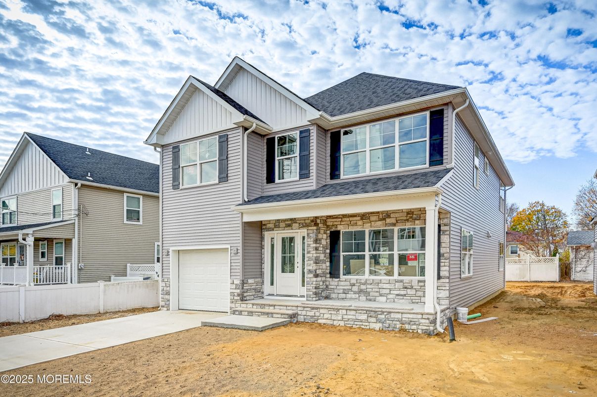 Attached, Exterior, Facade, Farmhouse