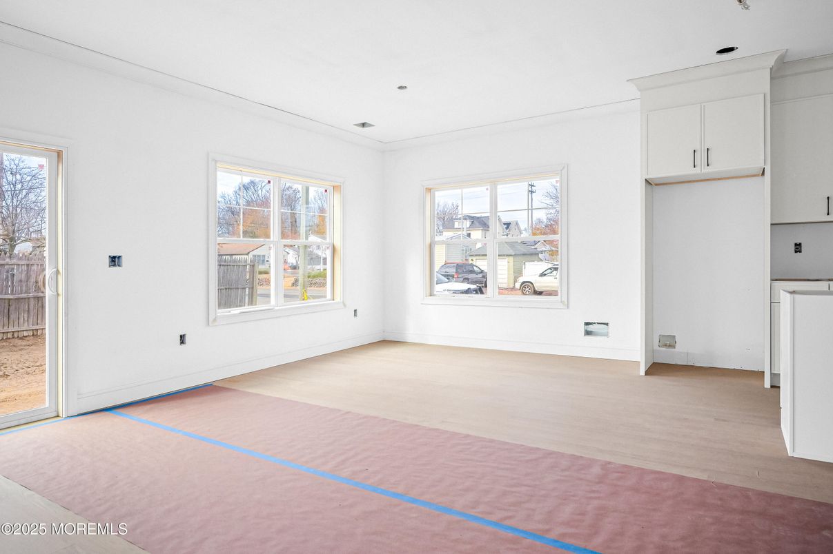 Empty room, Interior