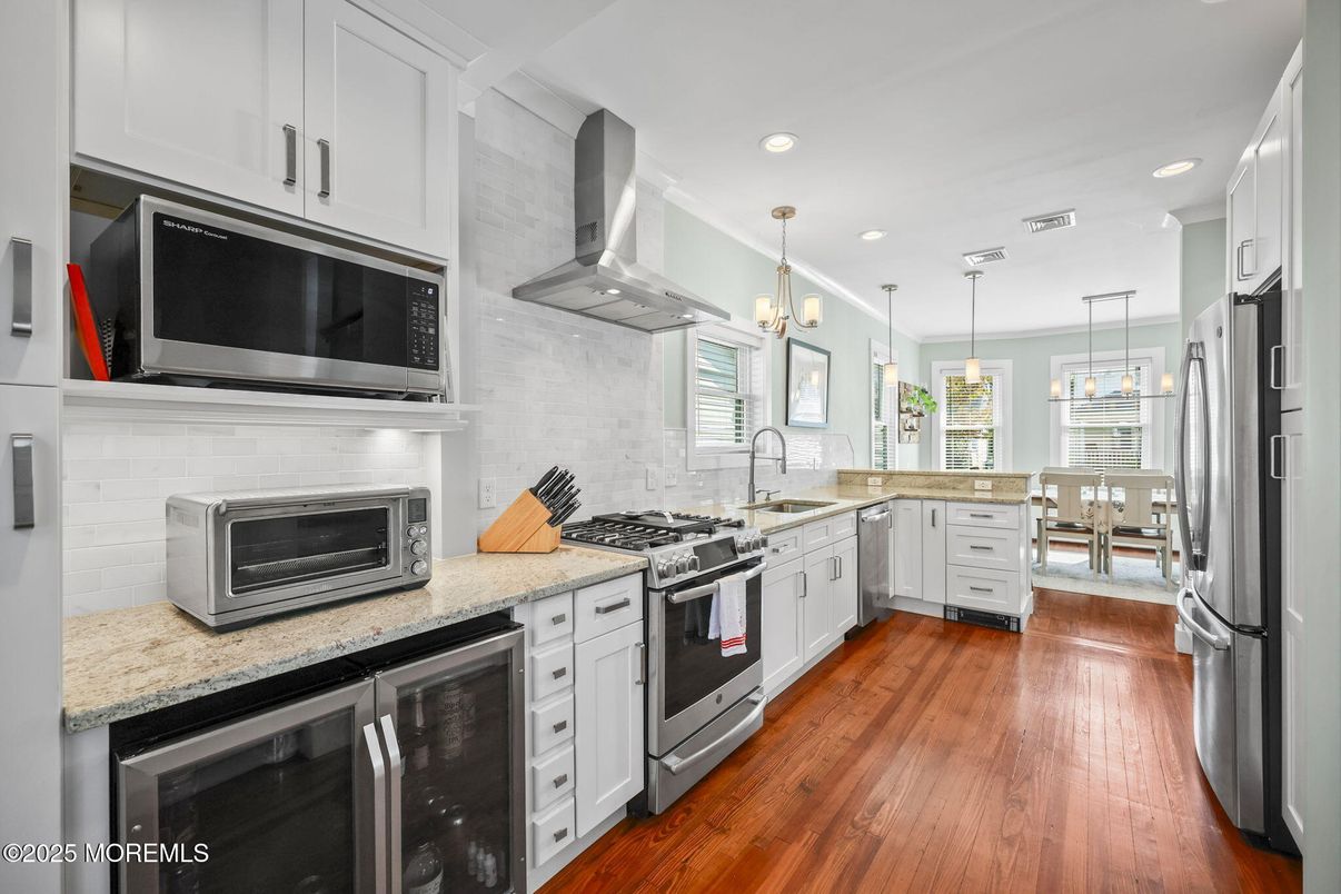 Chandelier, Dining room, Interior, Kitchen, Pendant Lights, Recessed Lighting, Stainless Steel Appliances, Wood Texture Flooring
