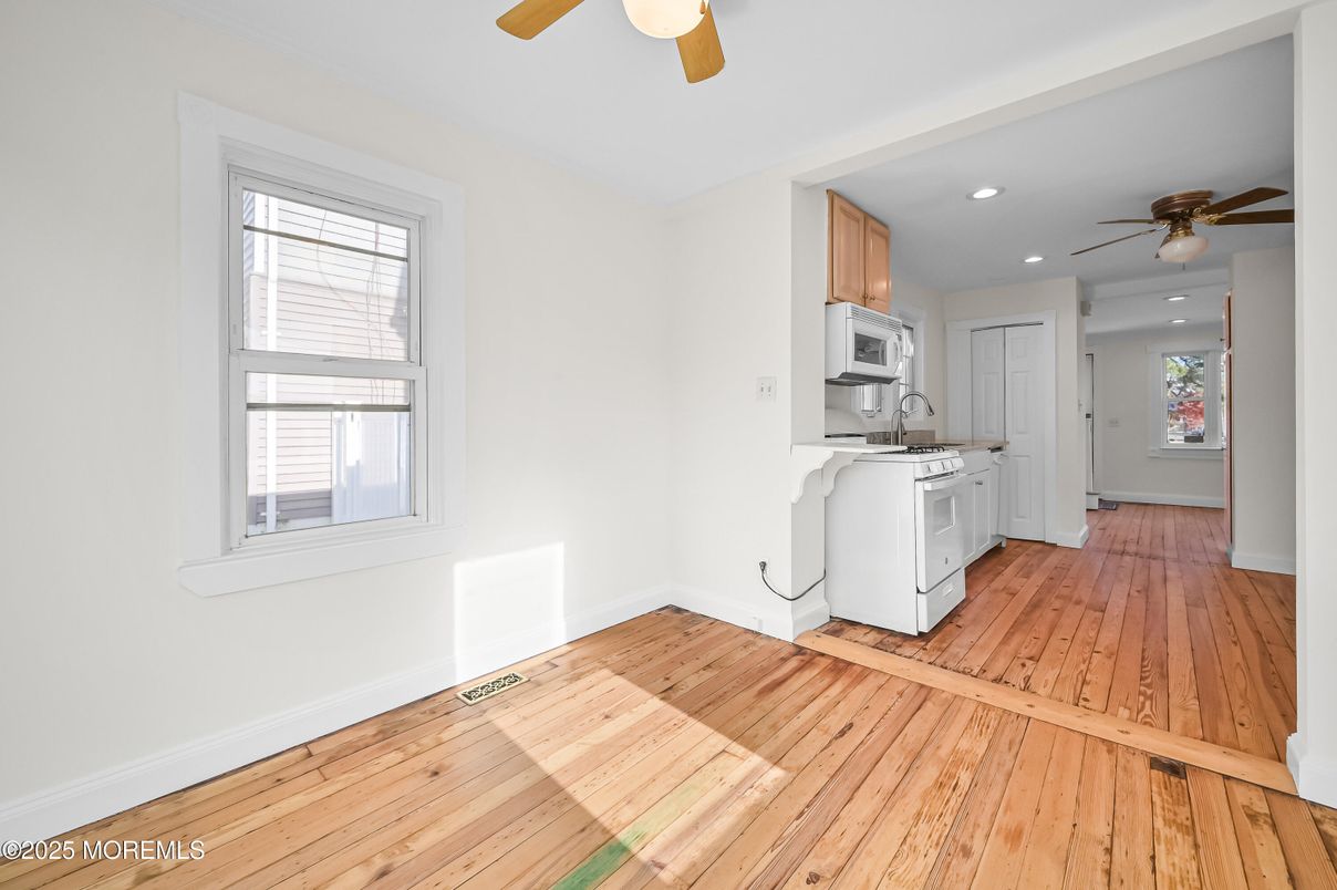 Interior, Kitchen, Recessed Lighting, Washer, Wood Texture Flooring